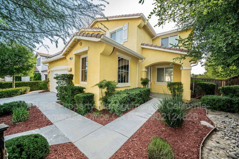 House for rent at 38669 Clearbrock Dr, Murrieta, CA 92563