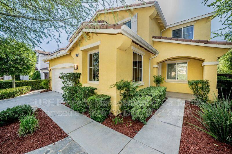 House for rent at 38669 Clearbrock Dr, Murrieta, CA 92563