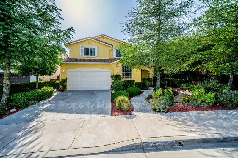 House for rent at 38669 Clearbrock Dr, Murrieta, CA 92563