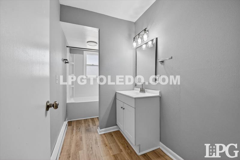 Apartment for rent at 3348 Arlington Ave #8, Toledo, OH 43614
