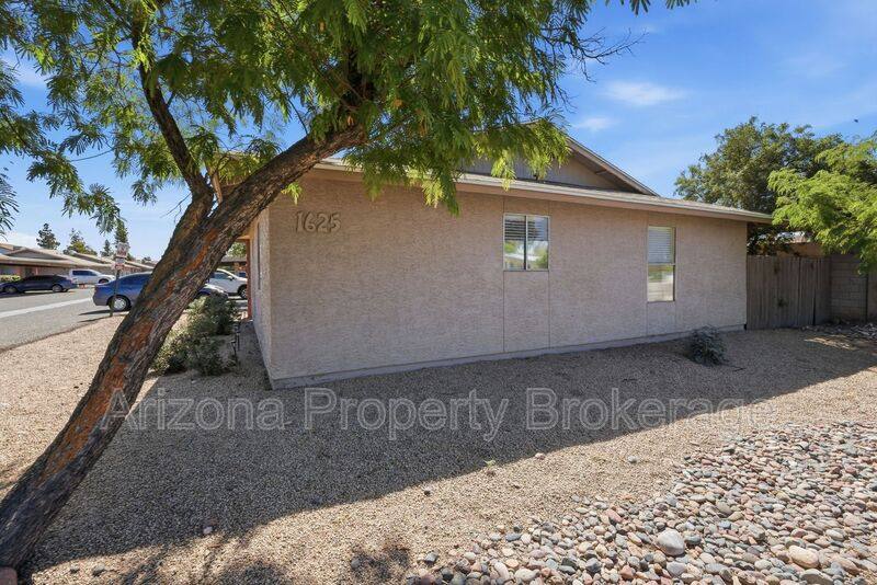 Townhouse for rent at 1625 N Date #18, Mesa, AZ 85201