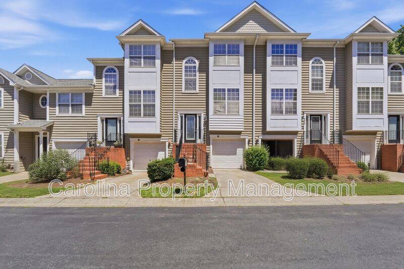 Townhouse for rent at 6621 Tor Dr, Charlotte, NC 28269