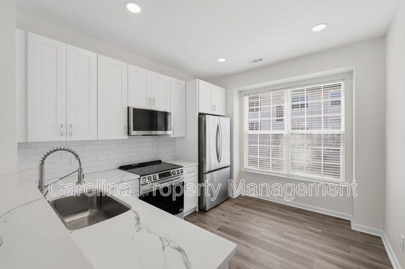 Townhouse for rent at 6621 Tor Dr, Charlotte, NC 28269