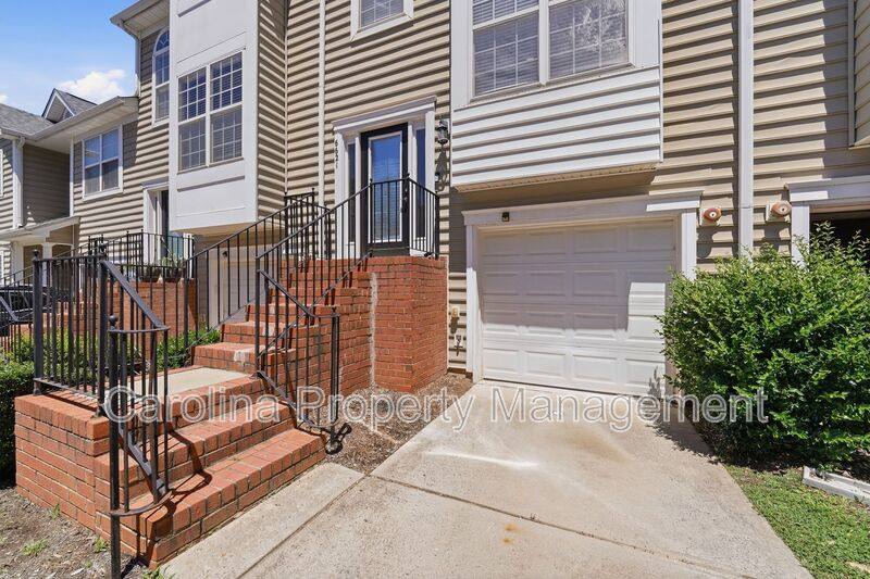 Townhouse for rent at 6621 Tor Dr, Charlotte, NC 28269