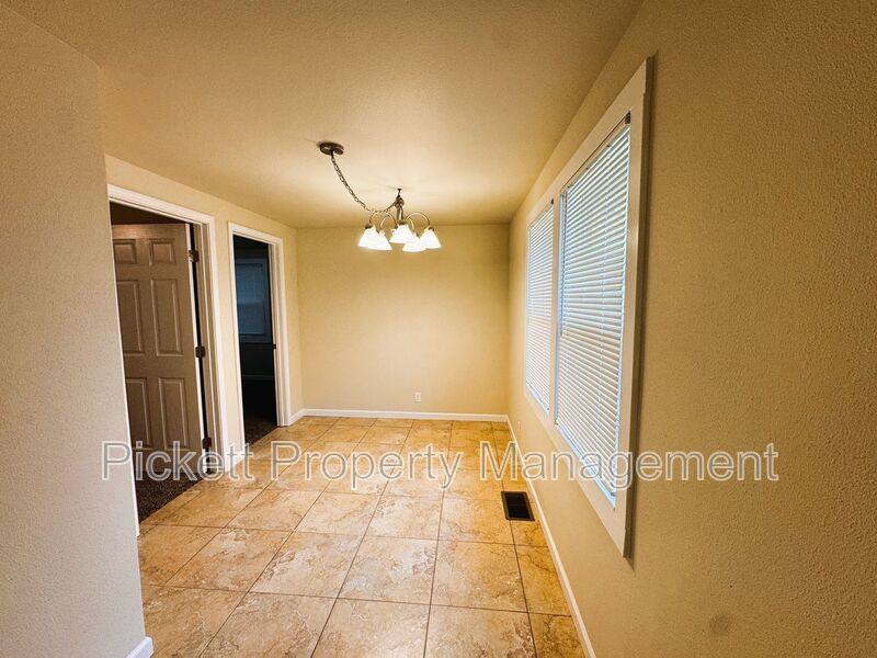 House for rent at 840 Maple Ave E, Port Orchard, WA 98366