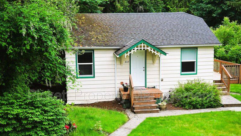 House for rent at 840 Maple Ave E, Port Orchard, WA 98366