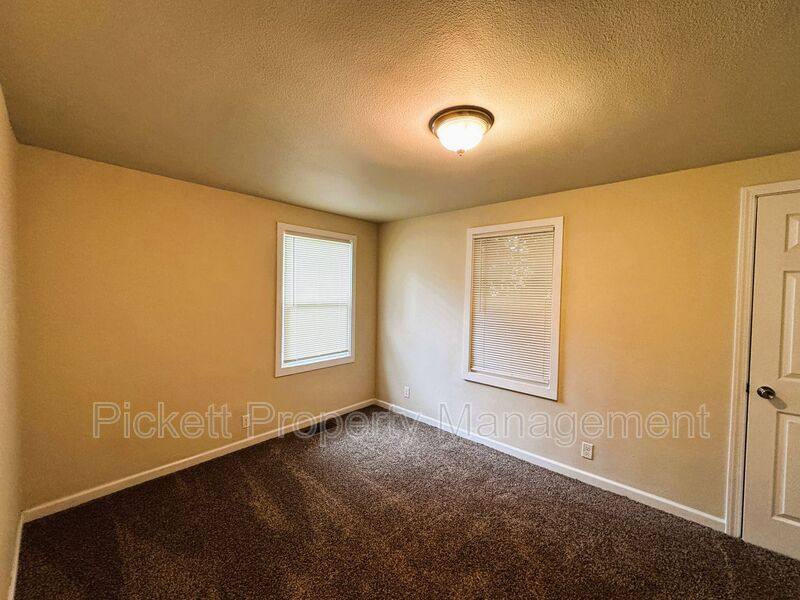 House for rent at 840 Maple Ave E, Port Orchard, WA 98366