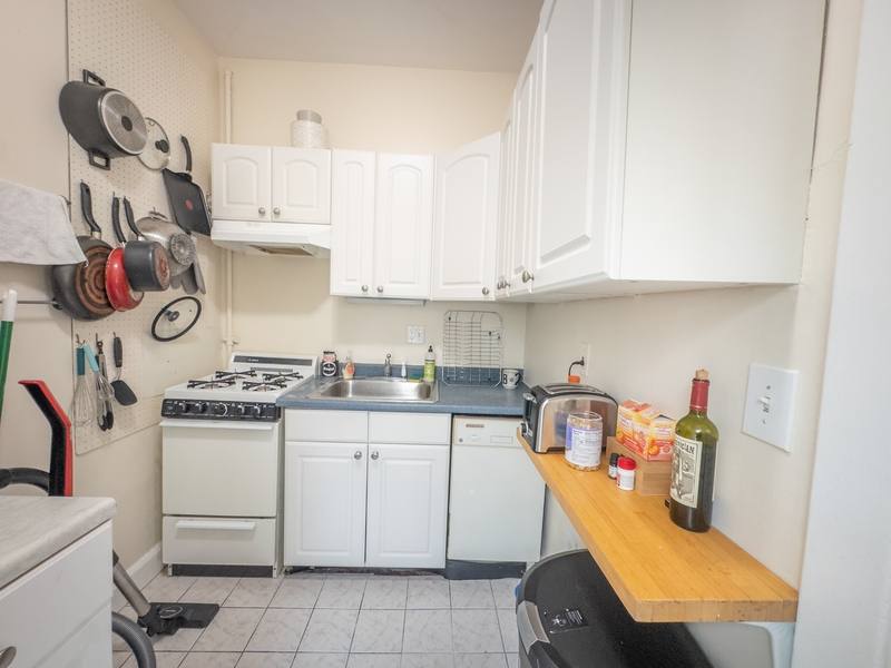 Apartment for rent at 11 Wendell St #4, Cambridge, MA 02138