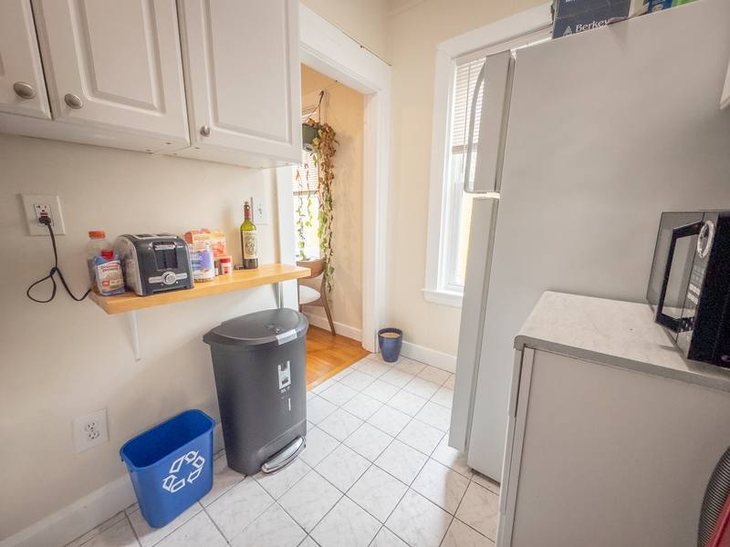 Apartment for rent at 11 Wendell St #4, Cambridge, MA 02138