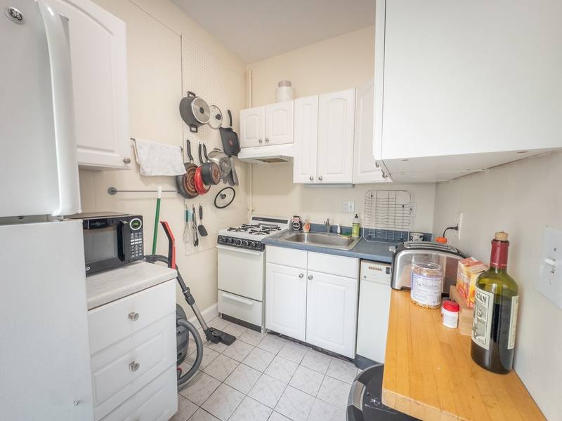 Apartment for rent at 11 Wendell St #4, Cambridge, MA 02138
