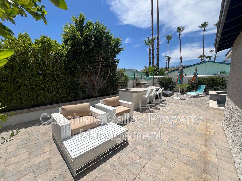 House for rent at 835 Nueva Vista Dr S, Palm Springs, CA 92264
