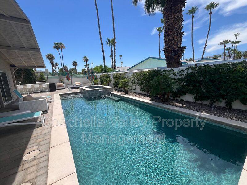 House for rent at 835 Nueva Vista Dr S, Palm Springs, CA 92264