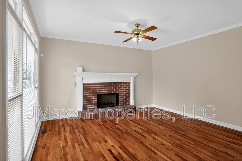 House for rent at 5594 Mountain View Pass, Woodstock, GA 30188