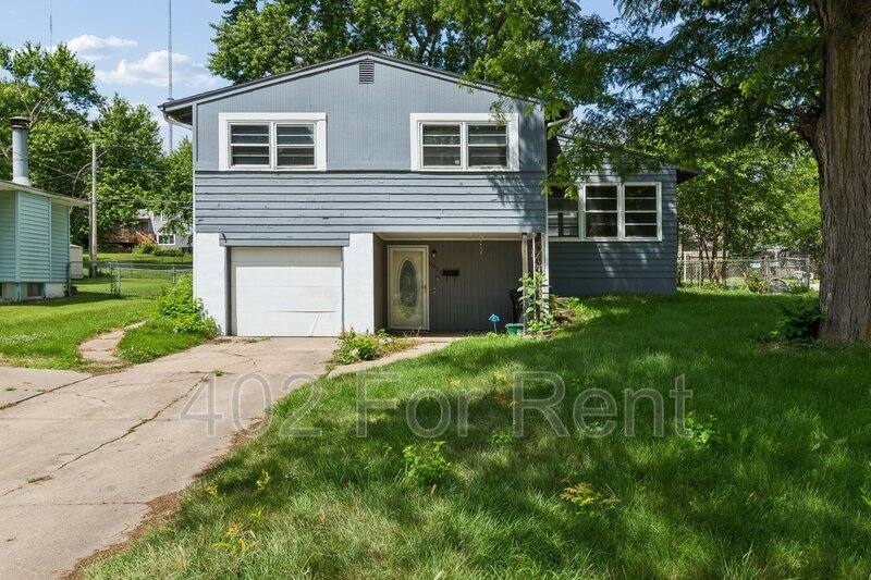 House for rent at 6006 N 68th St, Omaha, NE 68104