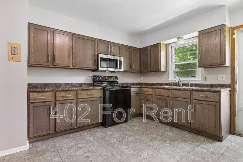 House for rent at 6006 N 68th St, Omaha, NE 68104
