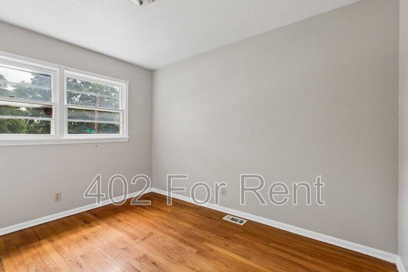 House for rent at 6006 N 68th St, Omaha, NE 68104