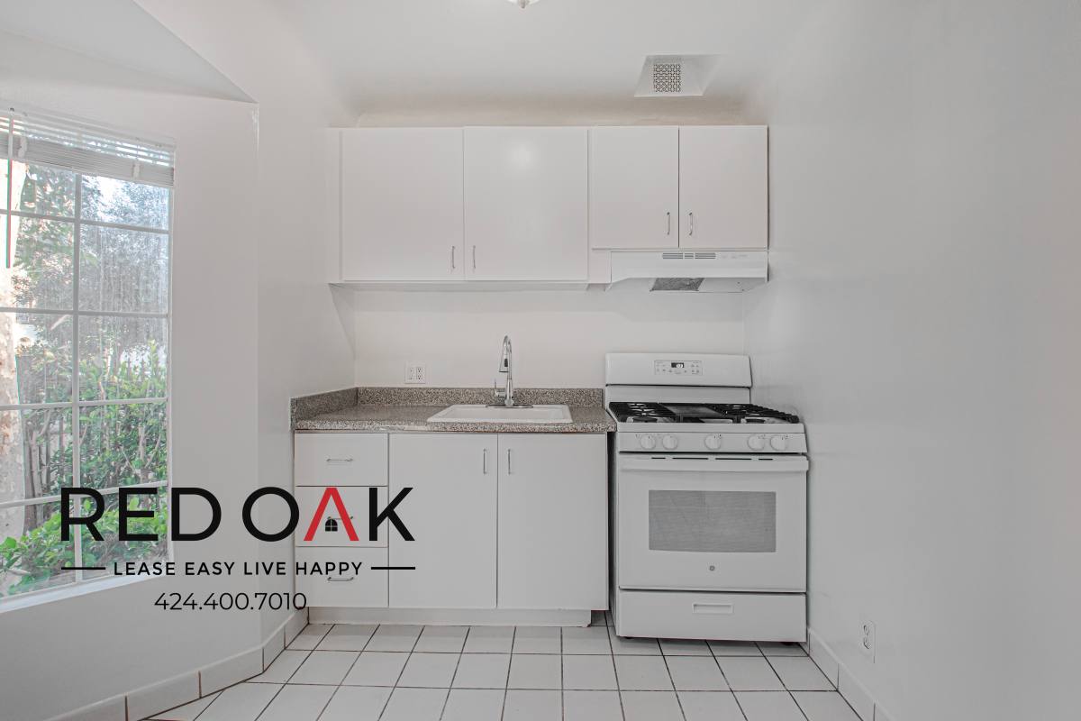 Apartment for rent at 723 S Mansfield #204, Los Angeles, CA 90036
