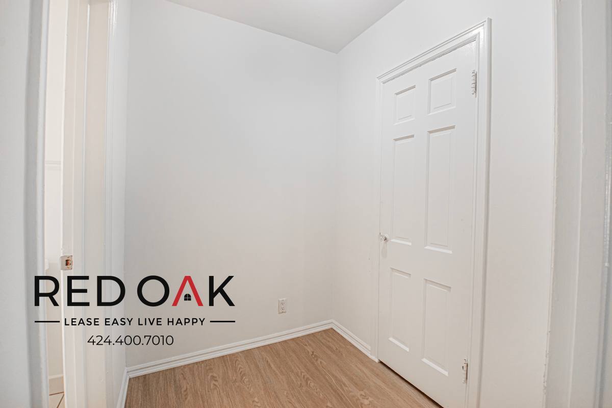 Apartment for rent at 723 S Mansfield #204, Los Angeles, CA 90036