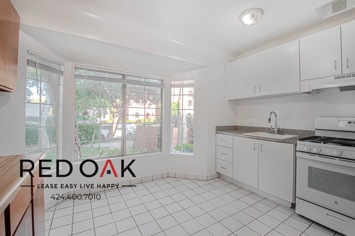 Apartment for rent at 723 S Mansfield #204, Los Angeles, CA 90036