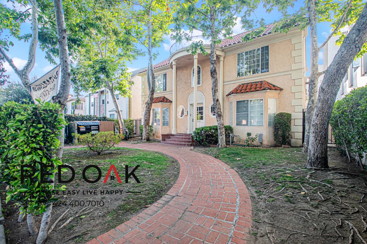 Apartment for rent at 723 S Mansfield #204, Los Angeles, CA 90036