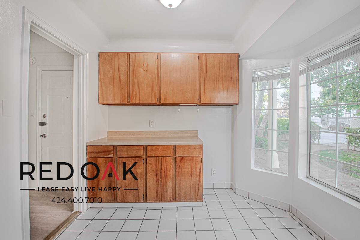 Apartment for rent at 723 S Mansfield #204, Los Angeles, CA 90036