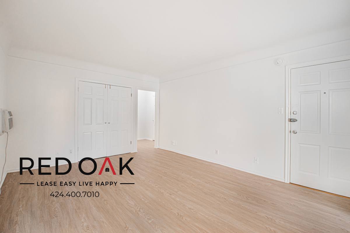 Apartment for rent at 723 S Mansfield #204, Los Angeles, CA 90036