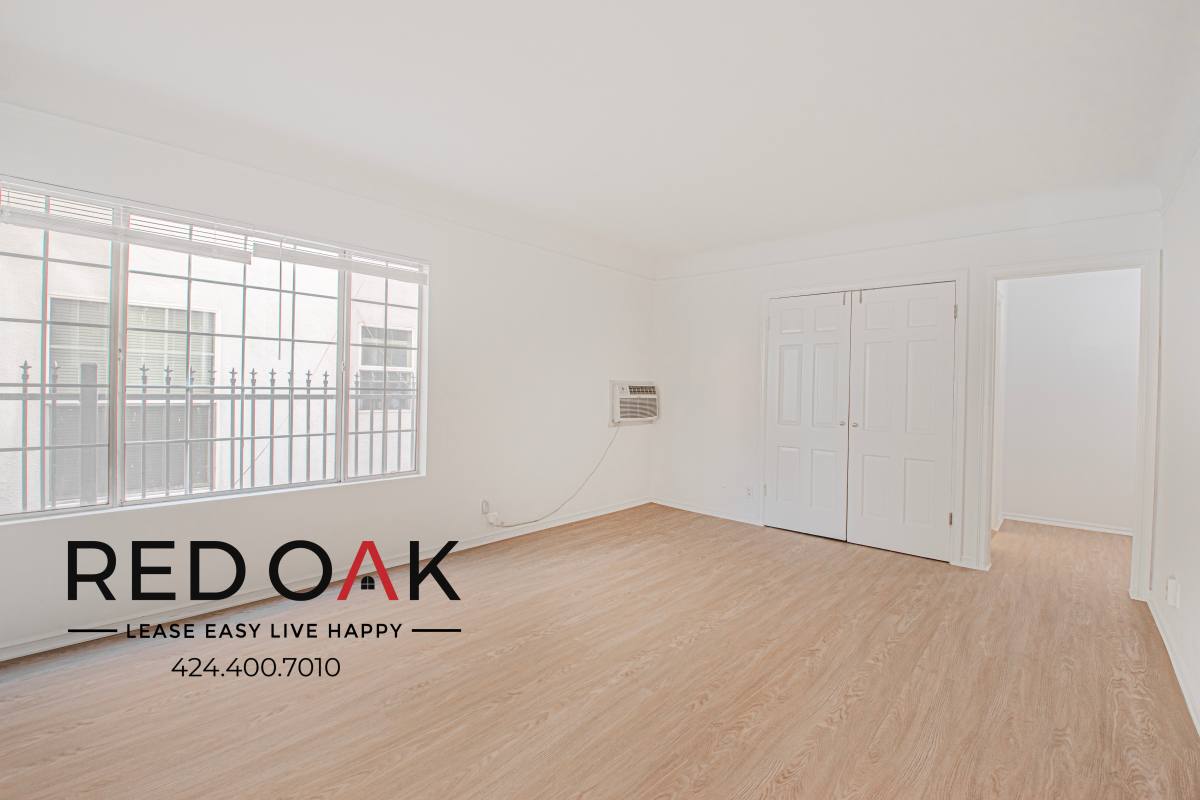 Apartment for rent at 723 S Mansfield #204, Los Angeles, CA 90036