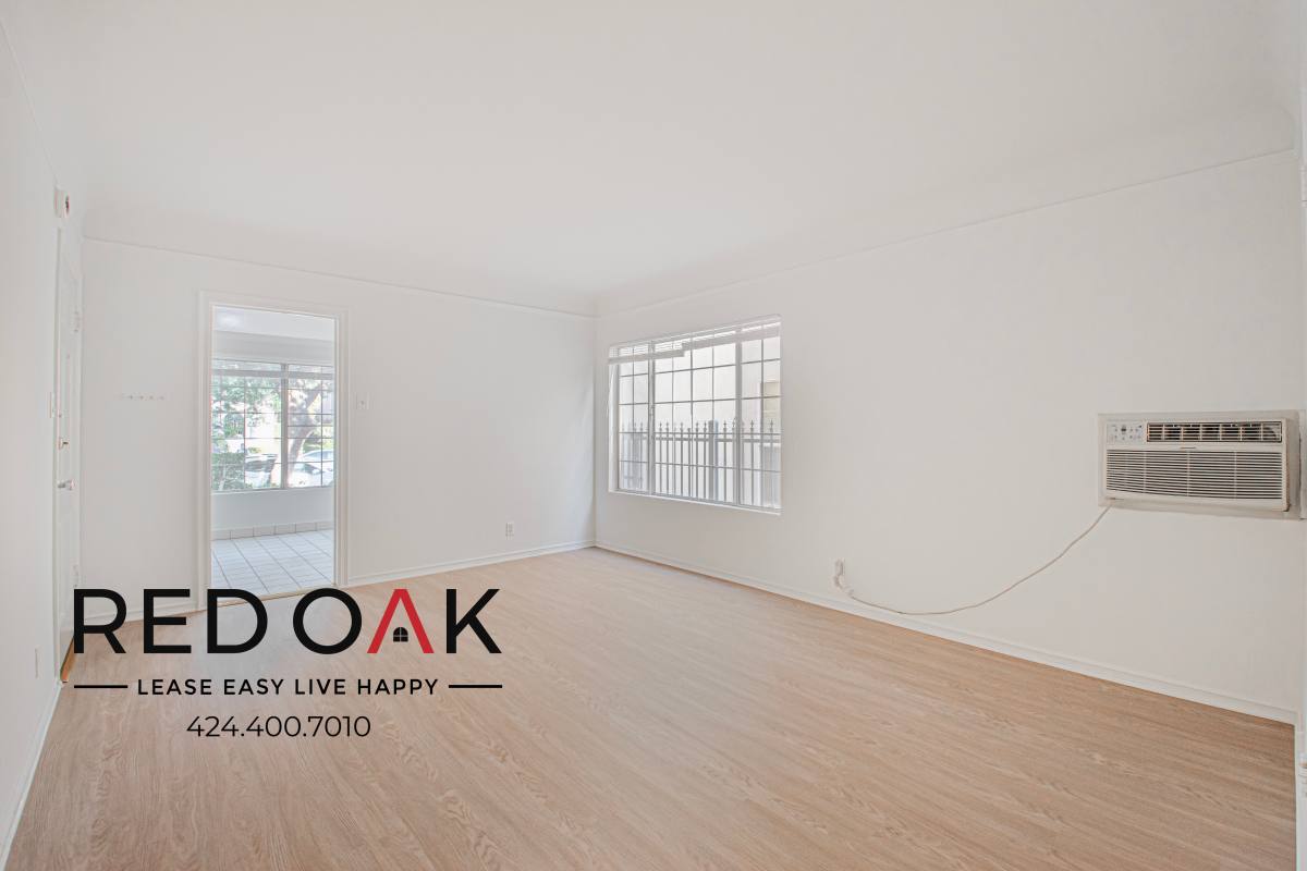 Apartment for rent at 723 S Mansfield #204, Los Angeles, CA 90036
