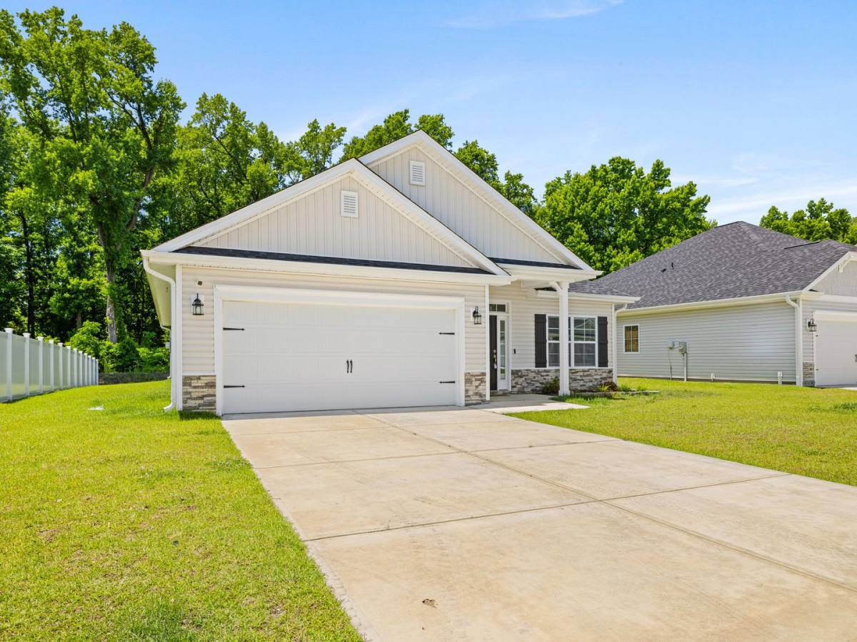 House for rent at 713 Greenwich Place, Richlands, NC 28574