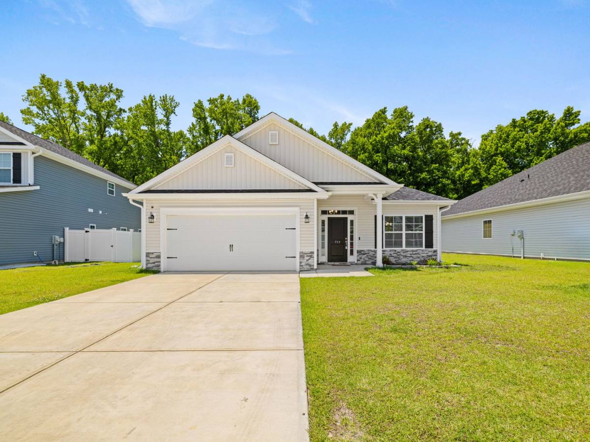 House for rent at 713 Greenwich Place, Richlands, NC 28574