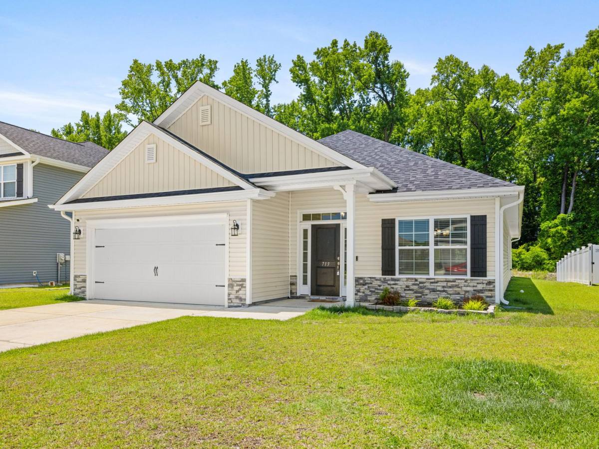 House for rent at 713 Greenwich Place, Richlands, NC 28574