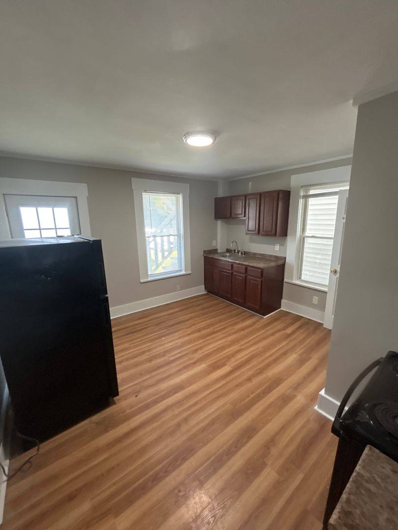 Apartment for rent at 189-193 Cedar St #193-1, Manchester, NH 03103
