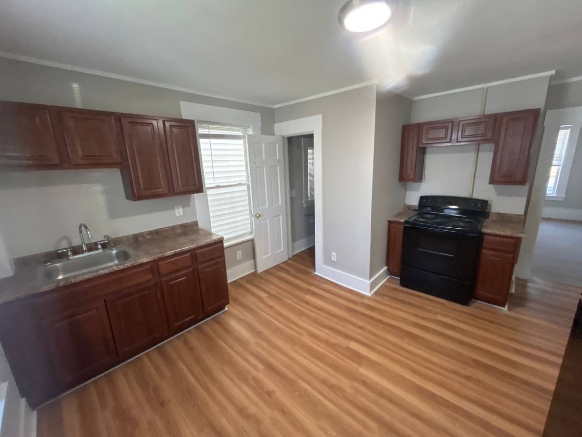 Apartment for rent at 189-193 Cedar St #193-1, Manchester, NH 03103