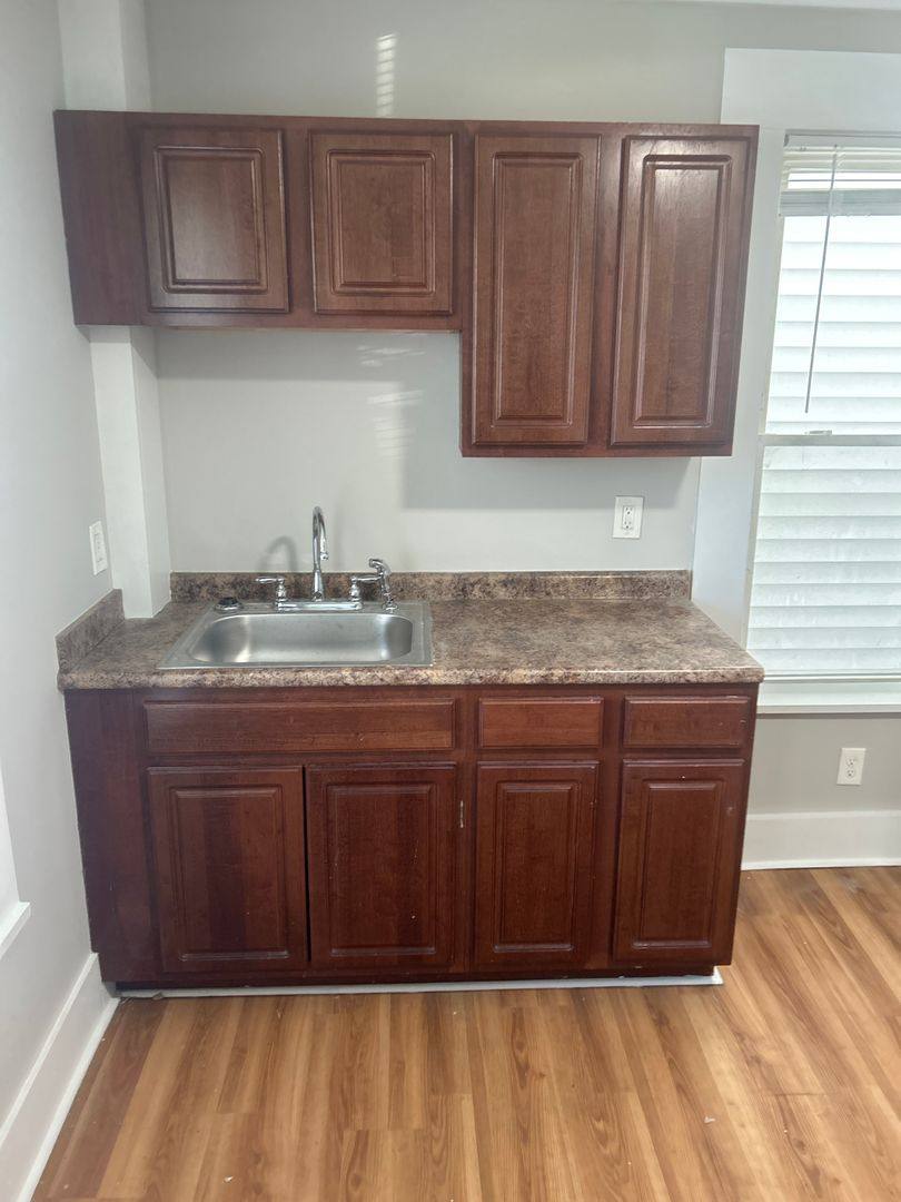 Apartment for rent at 189-193 Cedar St #193-1, Manchester, NH 03103