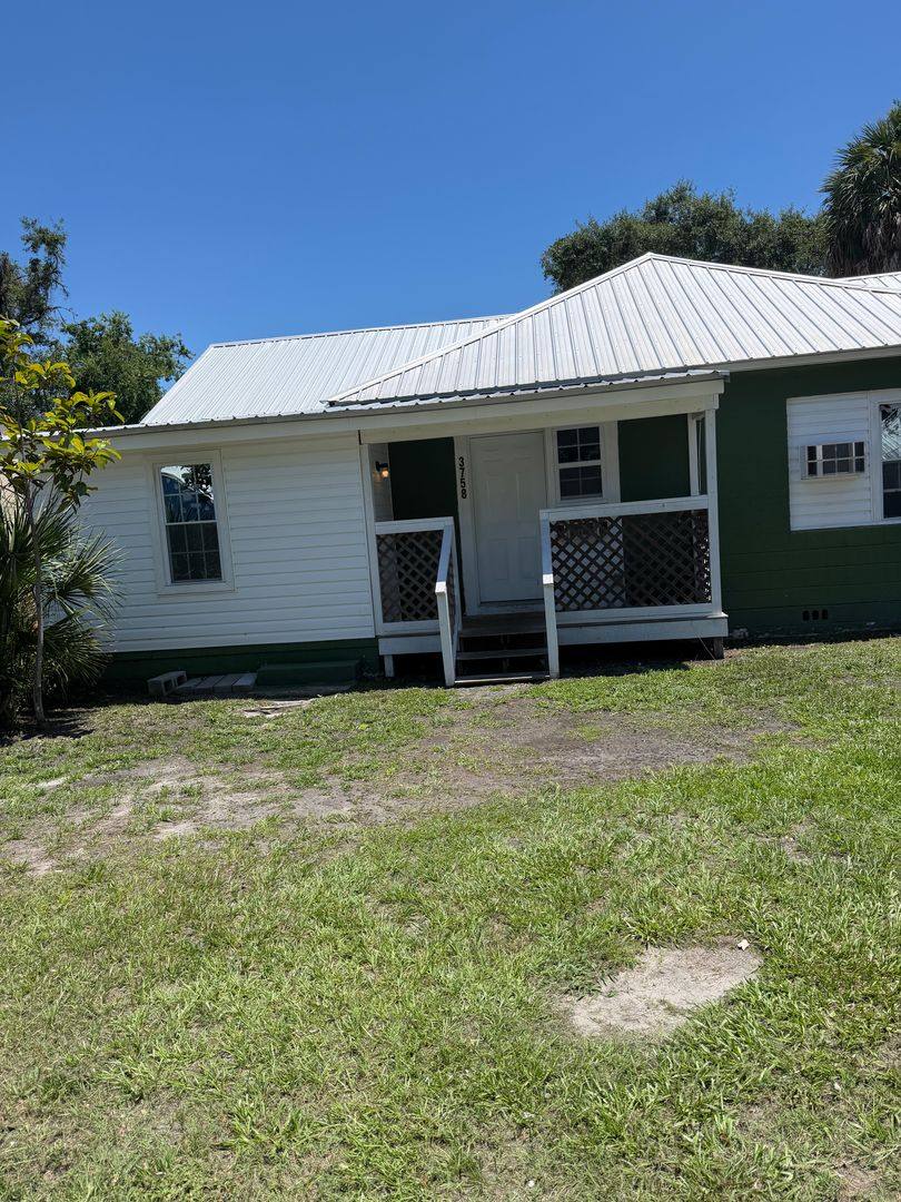 Apartment for rent at 3752 3758 Ogg Ave, Brunswick, GA 31520