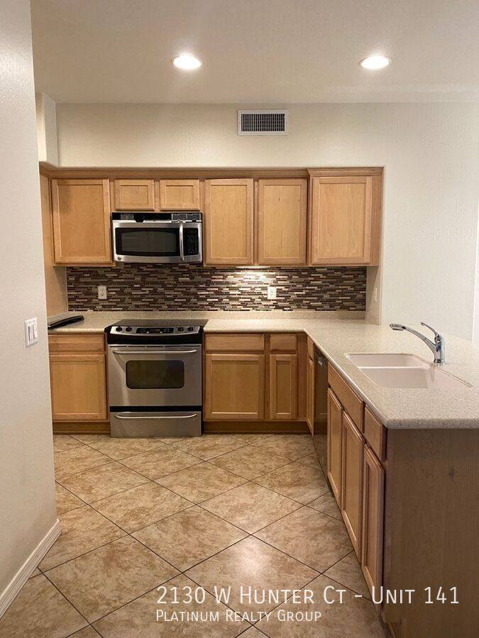 Townhouse for rent at 2130 W Hunter Court #141, Phoenix, AZ 85085