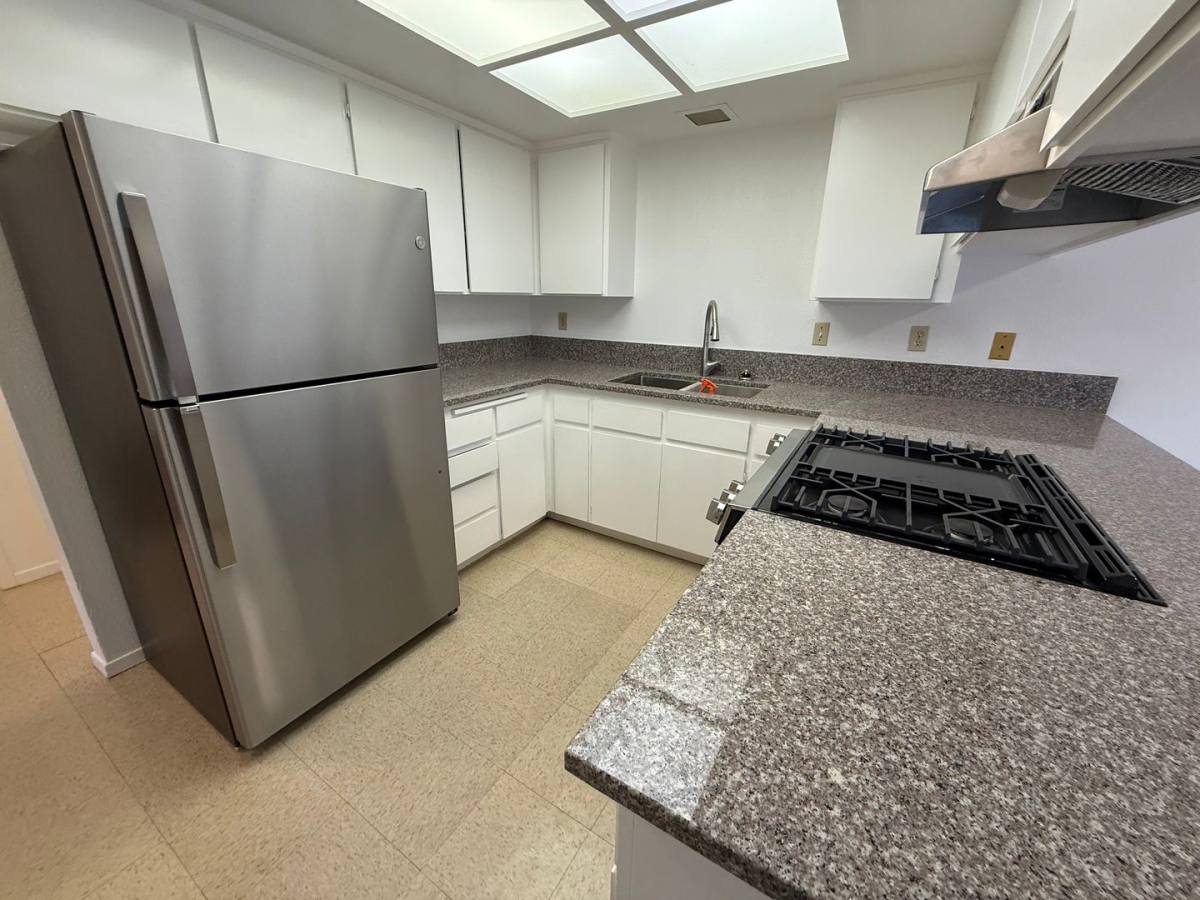 Townhouse for rent at 118 W Boone St, Santa Maria, CA 93458