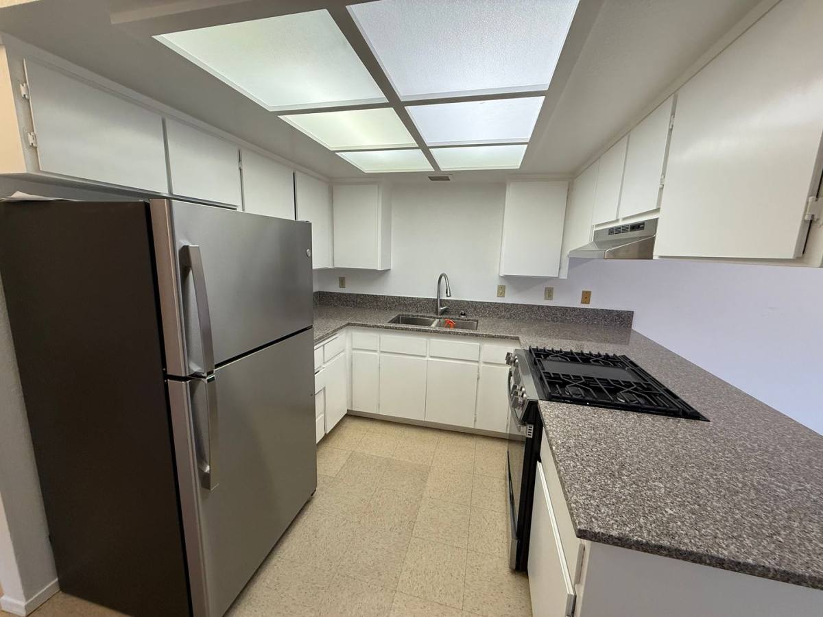 Townhouse for rent at 118 W Boone St, Santa Maria, CA 93458
