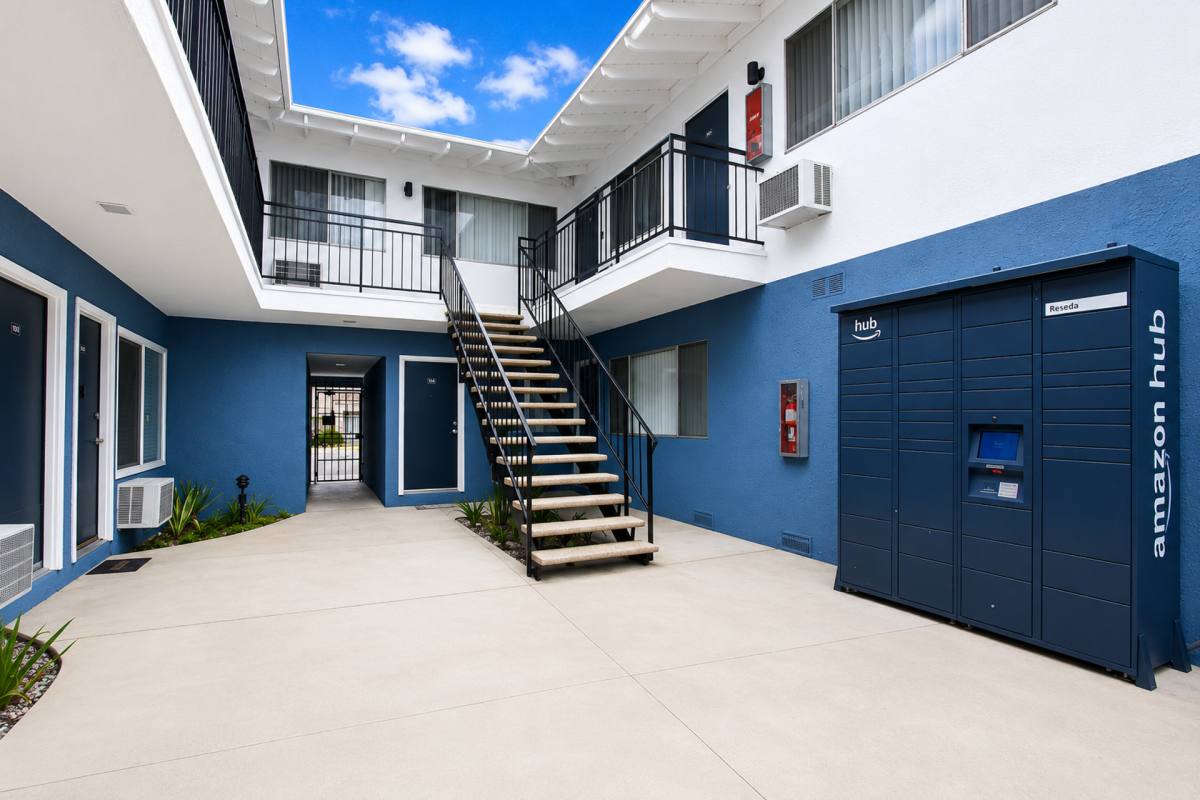 Apartment for rent at 7650 Reseda Blvd, Reseda, CA 91335