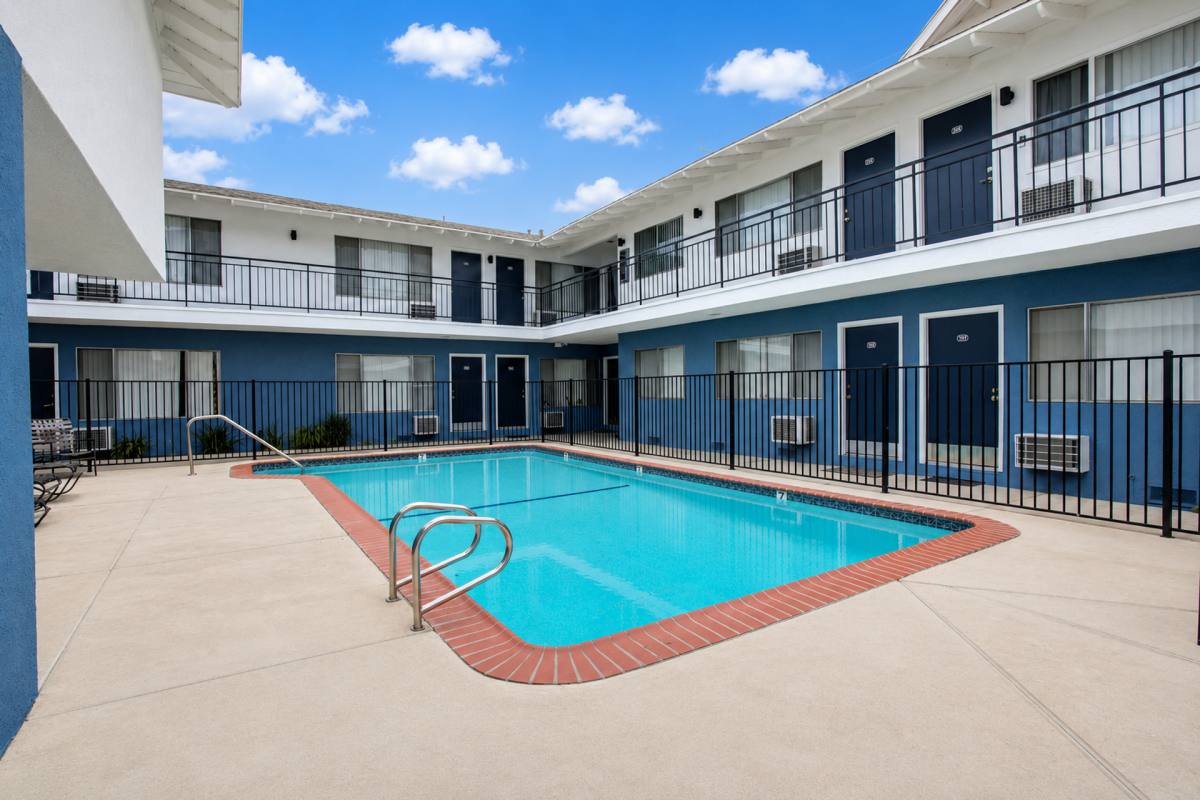 Apartment for rent at 7650 Reseda Blvd, Reseda, CA 91335