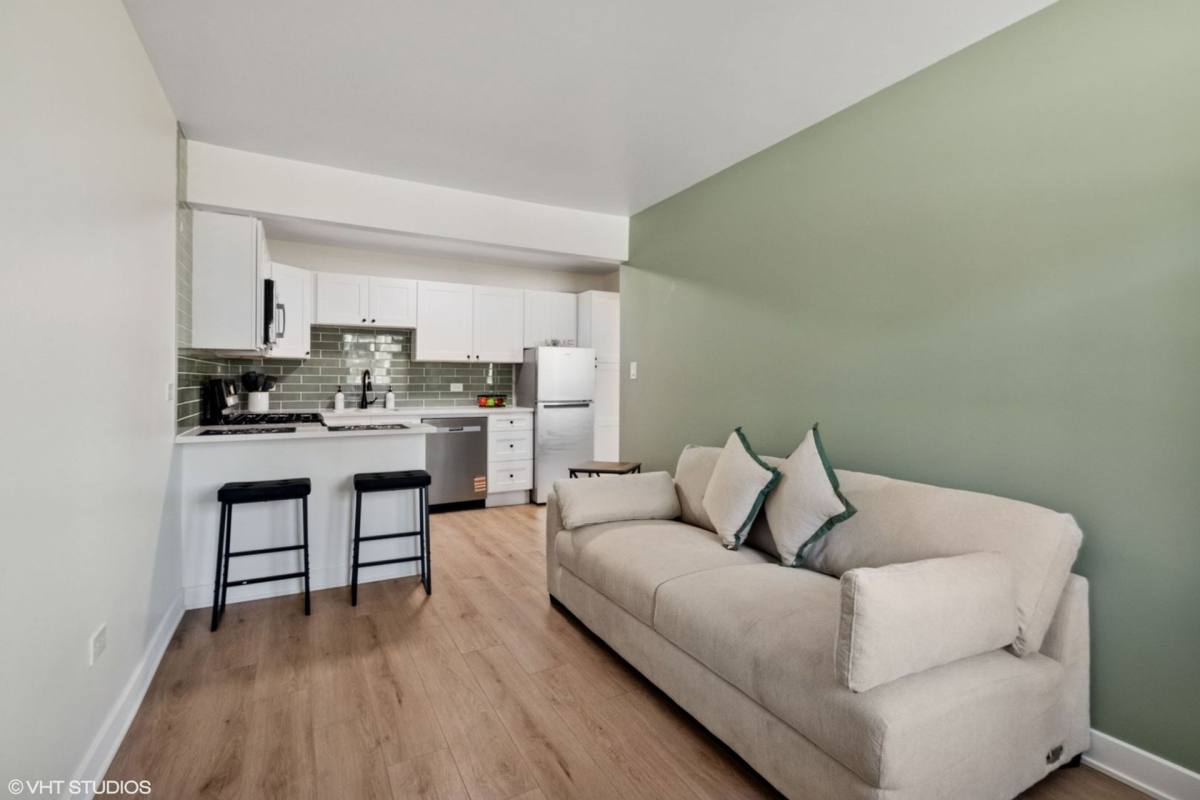 Apartment for rent at 15701 S Lamon Ave, Oak Forest, IL 60452