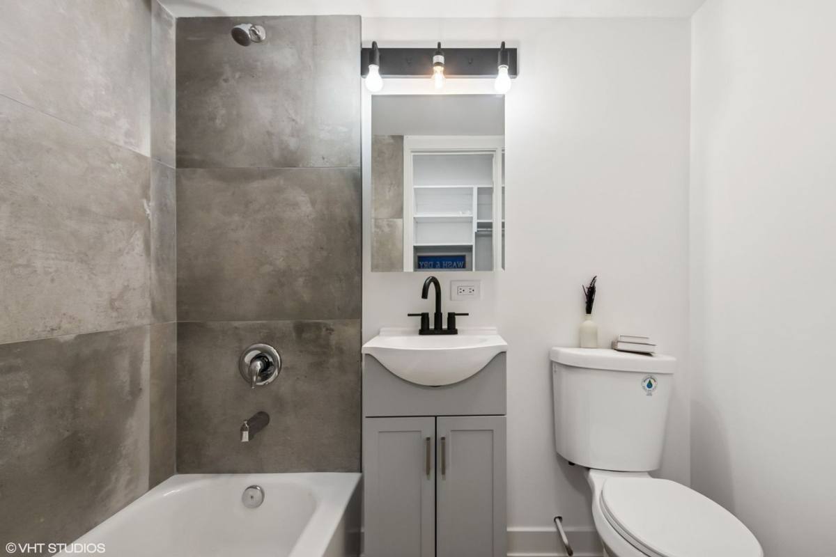 Apartment for rent at 15701 S Lamon Ave, Oak Forest, IL 60452
