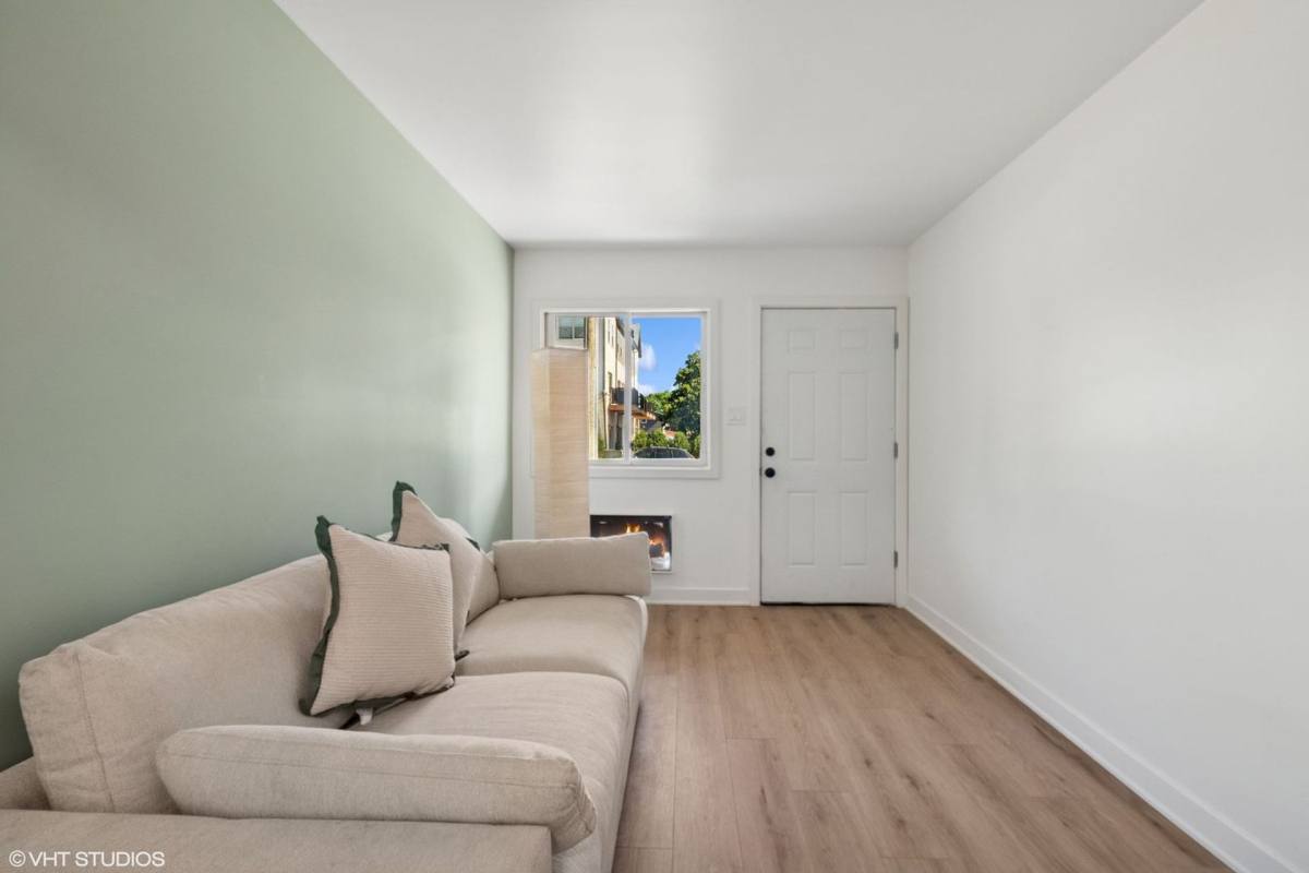 Apartment for rent at 15701 S Lamon Ave, Oak Forest, IL 60452