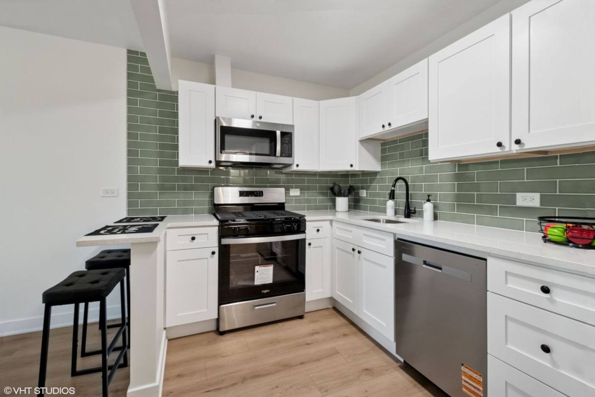Apartment for rent at 15701 S Lamon Ave, Oak Forest, IL 60452