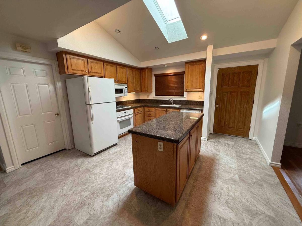 House for rent at 153 Waterglen Circle, Sacramento, CA 95826