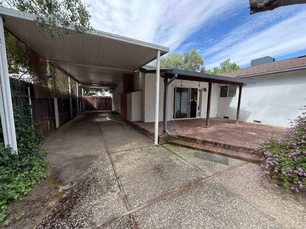 House for rent at 153 Waterglen Circle, Sacramento, CA 95826