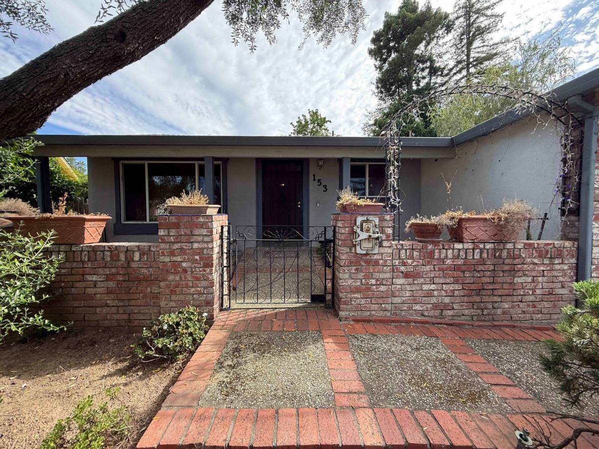House for rent at 153 Waterglen Circle, Sacramento, CA 95826