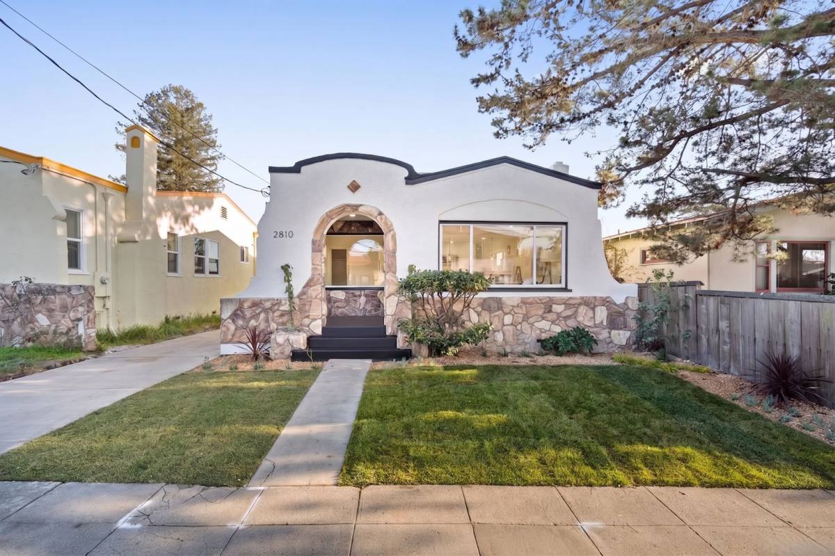 House for rent at 2810 55th Ave, Oakland, CA 94605
