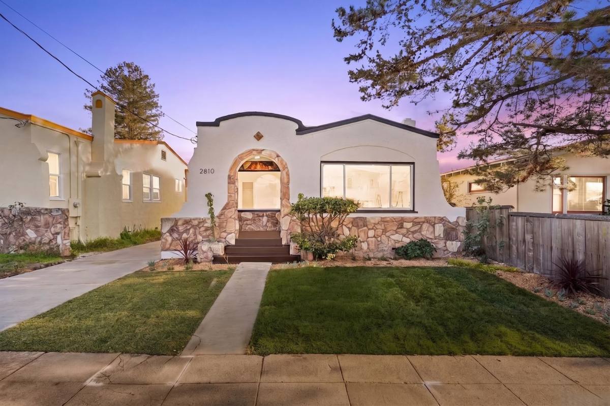 House for rent at 2810 55th Ave, Oakland, CA 94605