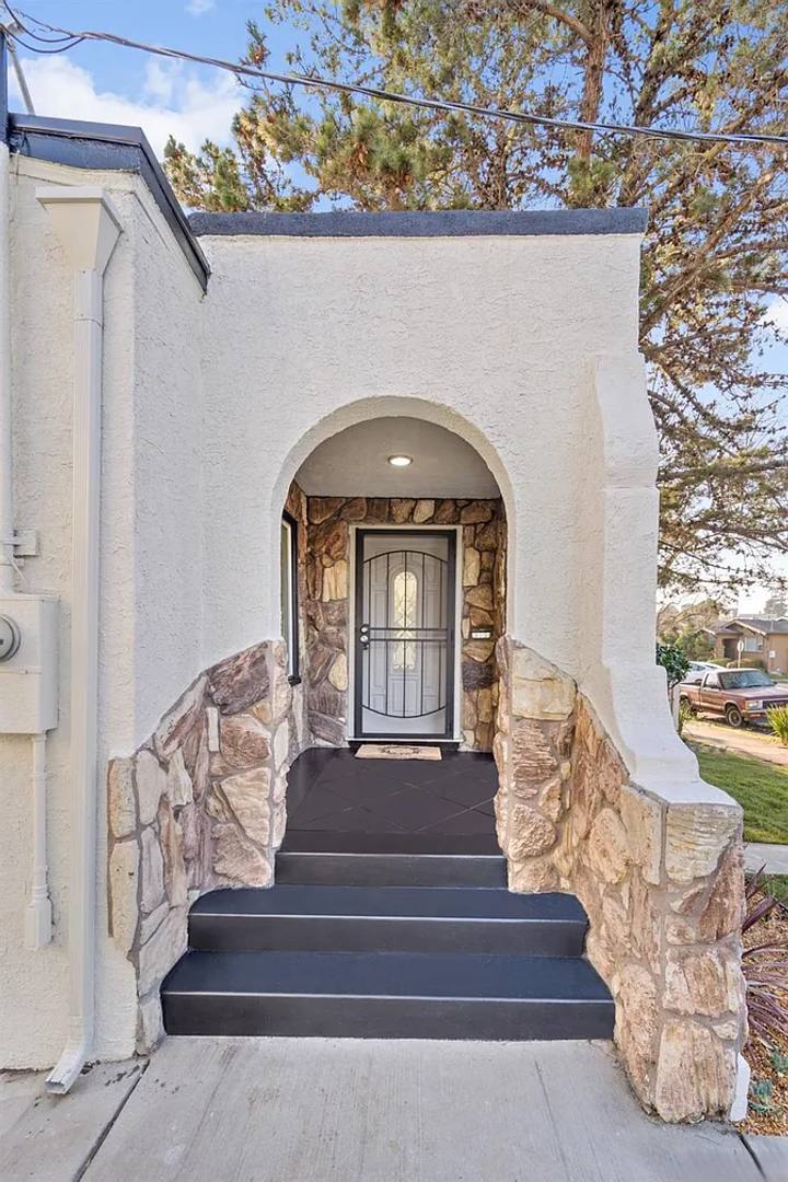 House for rent at 2810 55th Ave, Oakland, CA 94605